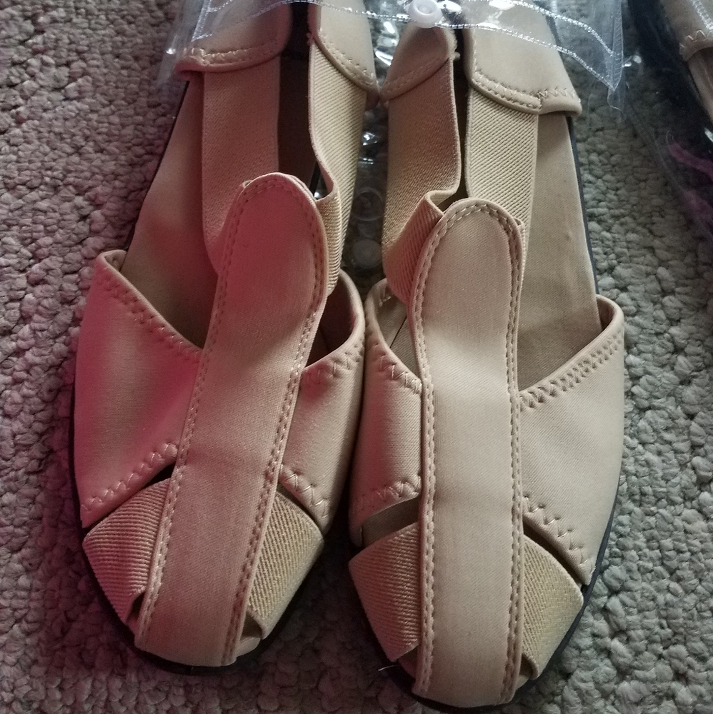 Sandals. Smoke Free. Pet free.